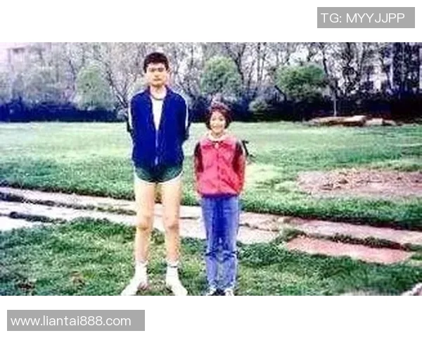 姚明新秀赛季精彩解说回顾与篮球成长之路分析 姚明新秀赛季精彩解说回顾与篮球成长之路分析